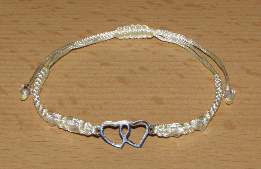 Drhaný Shamballa náramek - nerez - Srdíčka - smetanová šňůrka - dnn24