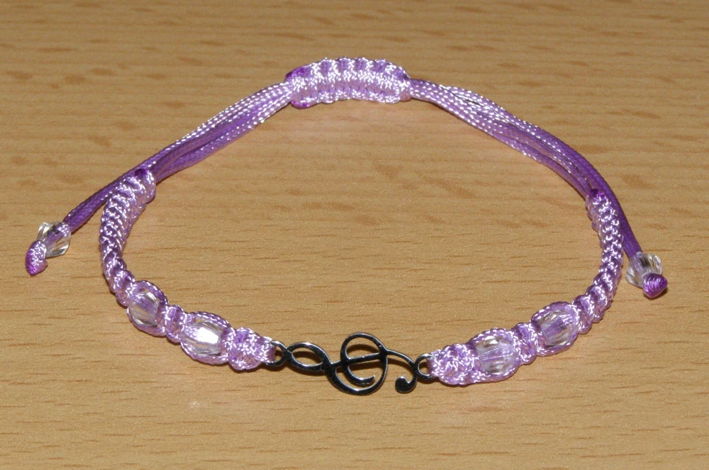 Drhaný Shamballa náramek - nerez - Houslový klíč - světle fialová šňůrka - dnn31
