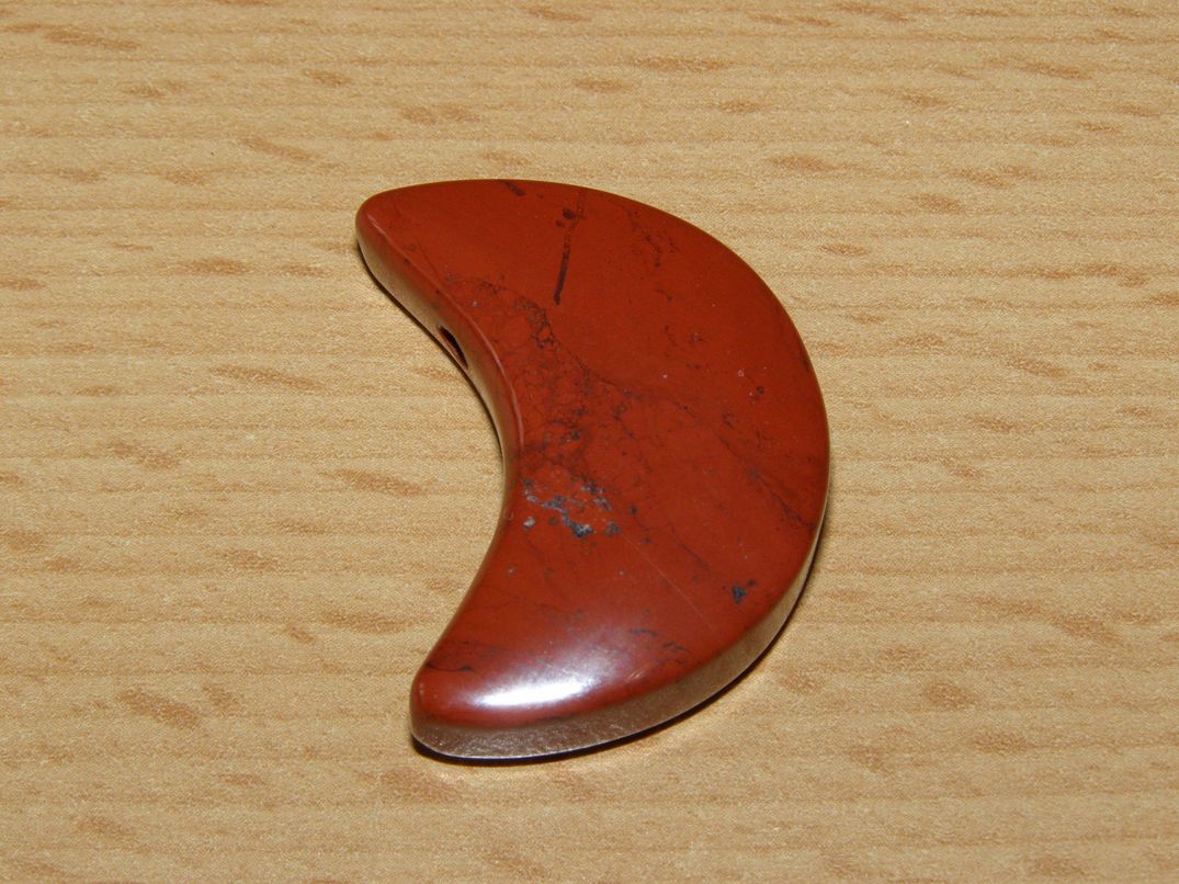 Jaspis červený - Přívěsek - měsíc - kpm8