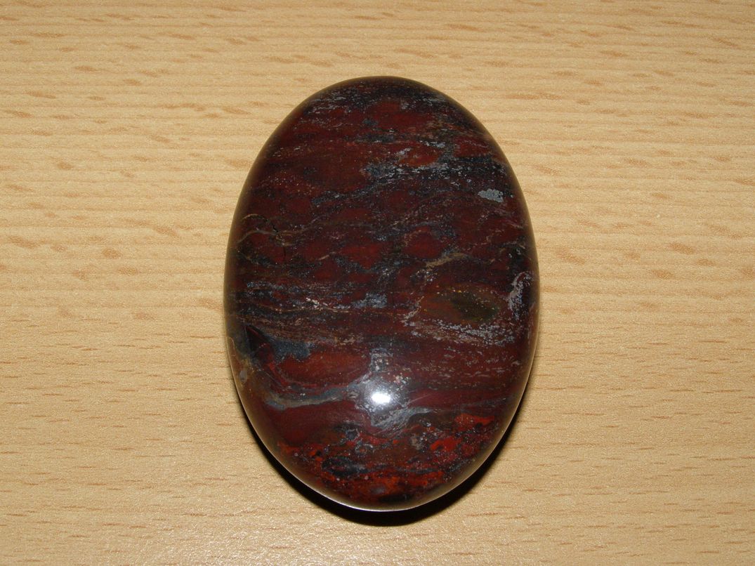 Jaspis brekcie - Masážní kámen - mýdlo velké - kmv19