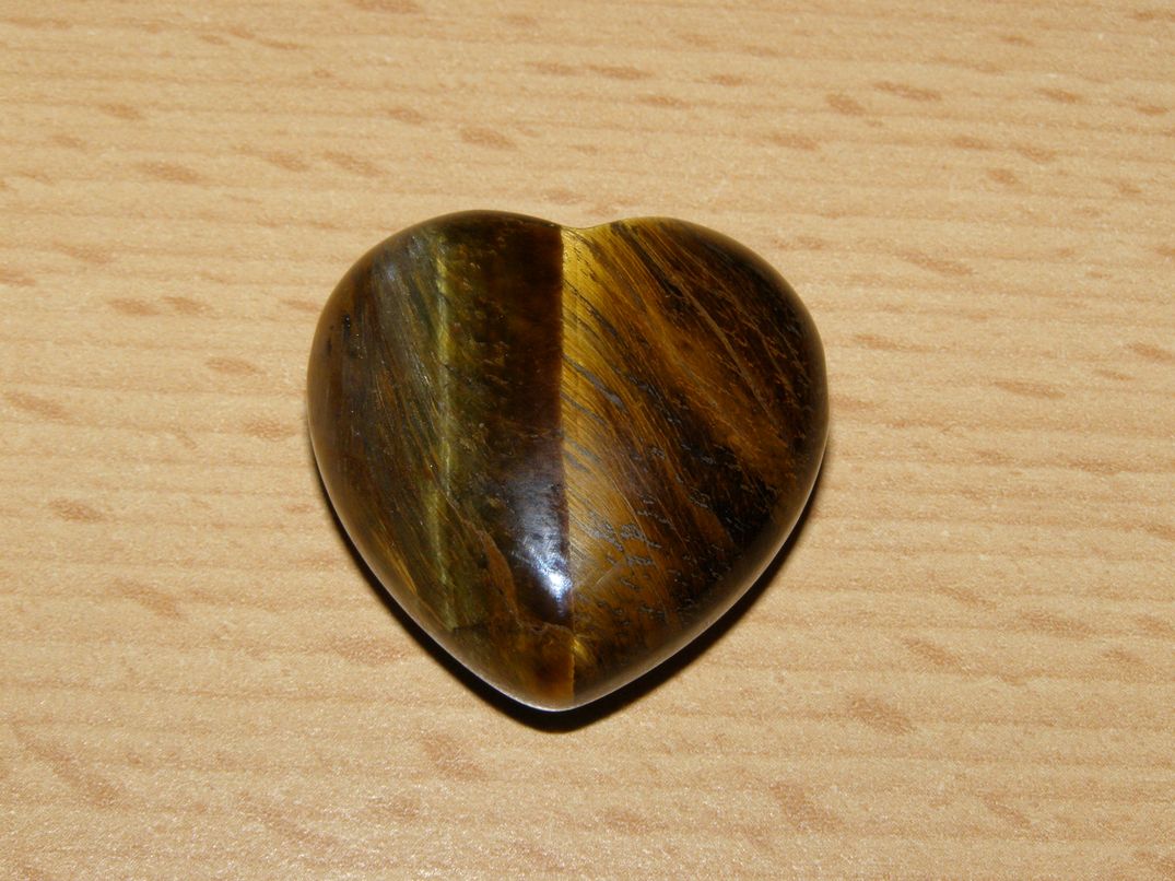 Tygří oko - Přívěsek - srdíčko podélně vrtané - kps32