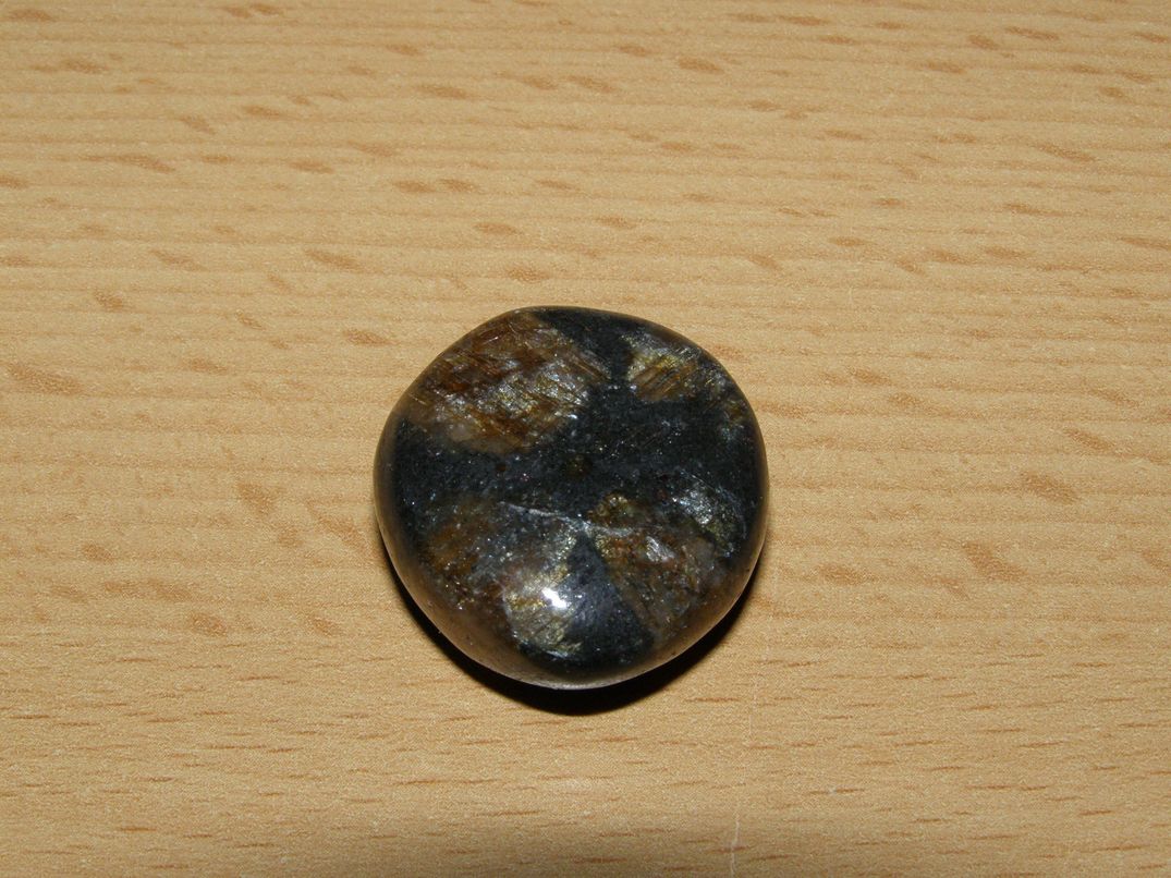 Chiastolit - Tromlovaný kámen - kt243