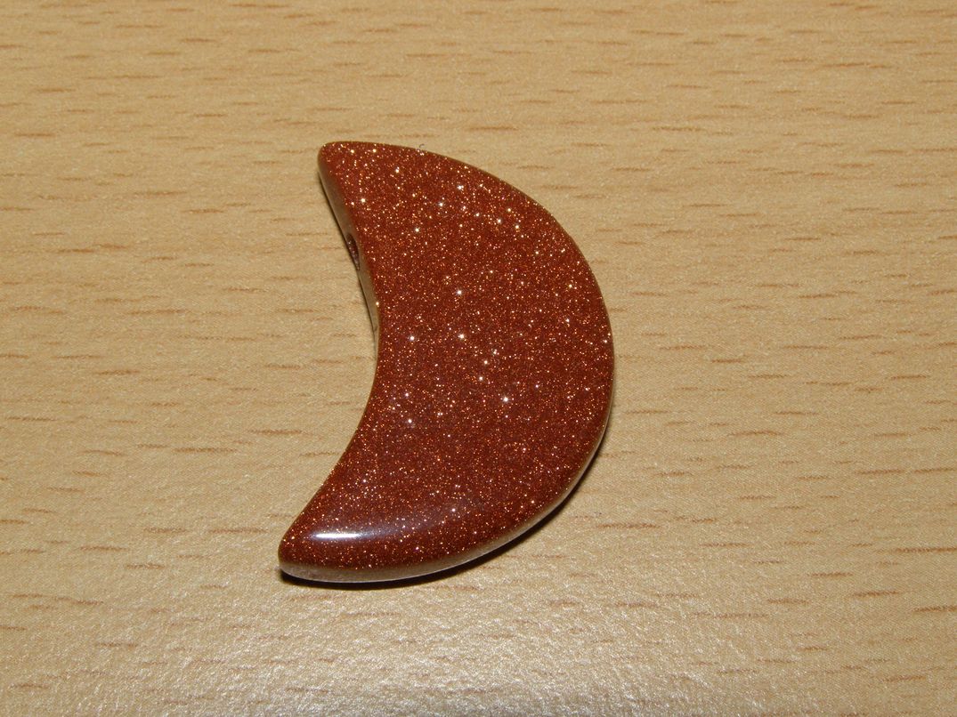 Sluneční kámen - Přívěsek - měsíc - kpm15