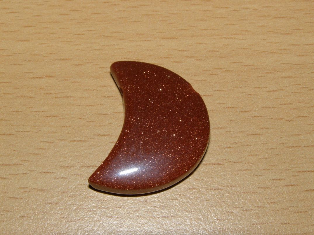 Sluneční kámen - Přívěsek - měsíc - kpm16