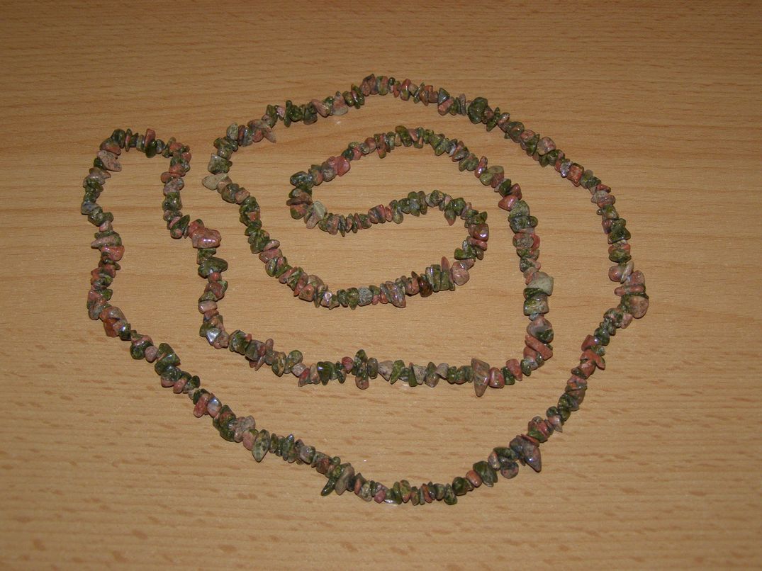 Unakit - Náhrdelník - tromlované kameny - 90 cm - kntrd14