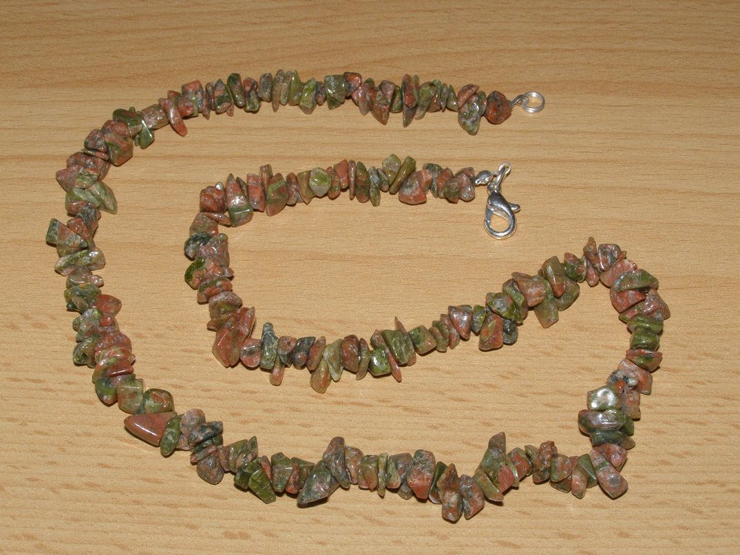 Unakit - Náhrdelník - tromlované kameny - kntr13