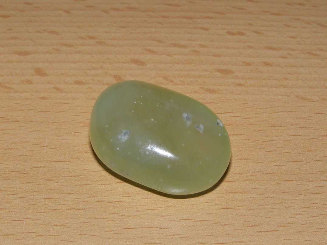 Jadeit čínský - Tromlovaný kámen - kt117