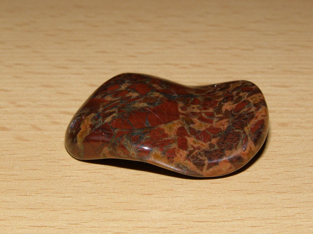 Jaspis brekcie - Přívěsek - vlna - kpv11