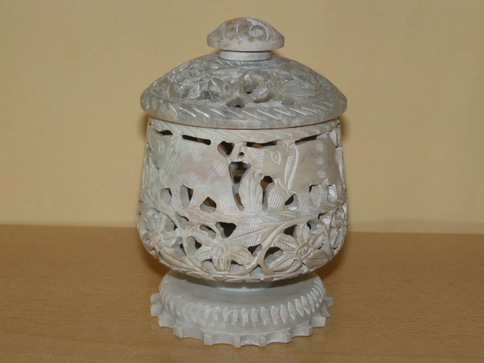 Svícen - mastek - na stojánku s víčkem - kvm25