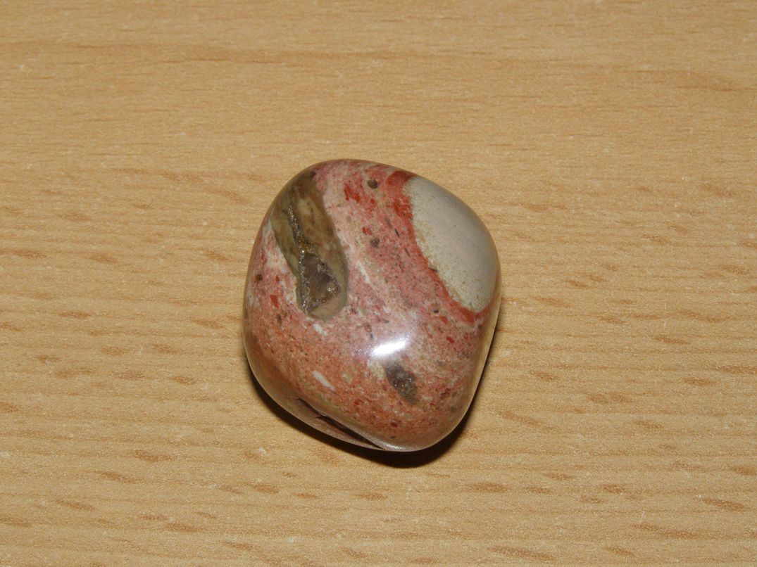 Jaspis brekcie - Tromlovaný kámen - kt225