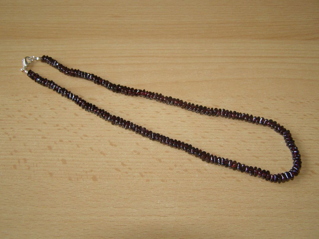 Granát - Náhrdelník - šikmé kvádříky - kn39