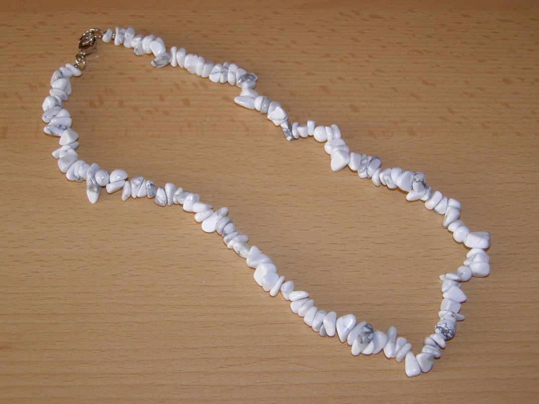 Magnezit - Náhrdelník - tromlované kameny - kntr3