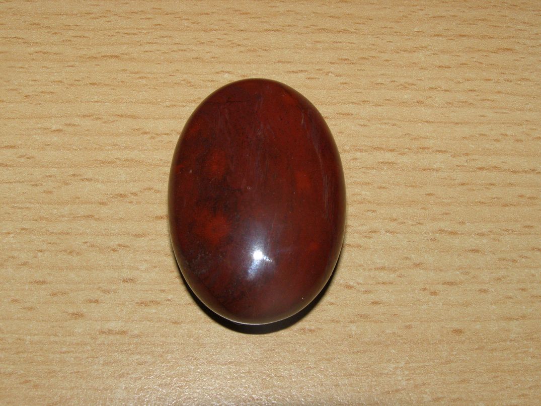 Jaspis červený - Masážní kámen - mýdlo menší - kmm11