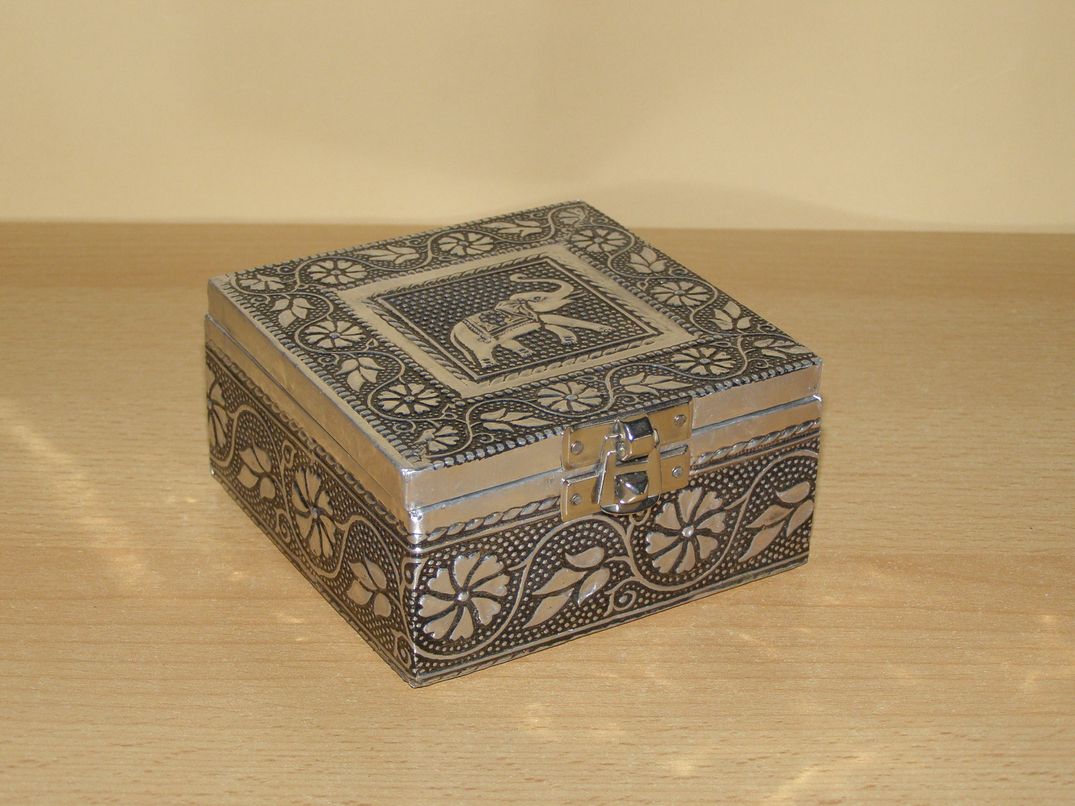 Šperkovnice - tepaný kov s24