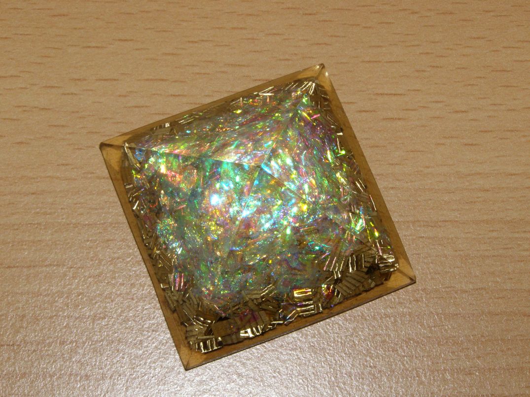 Orgonit - Těžítko - pyramida efekt měsíční kámen - kpo26