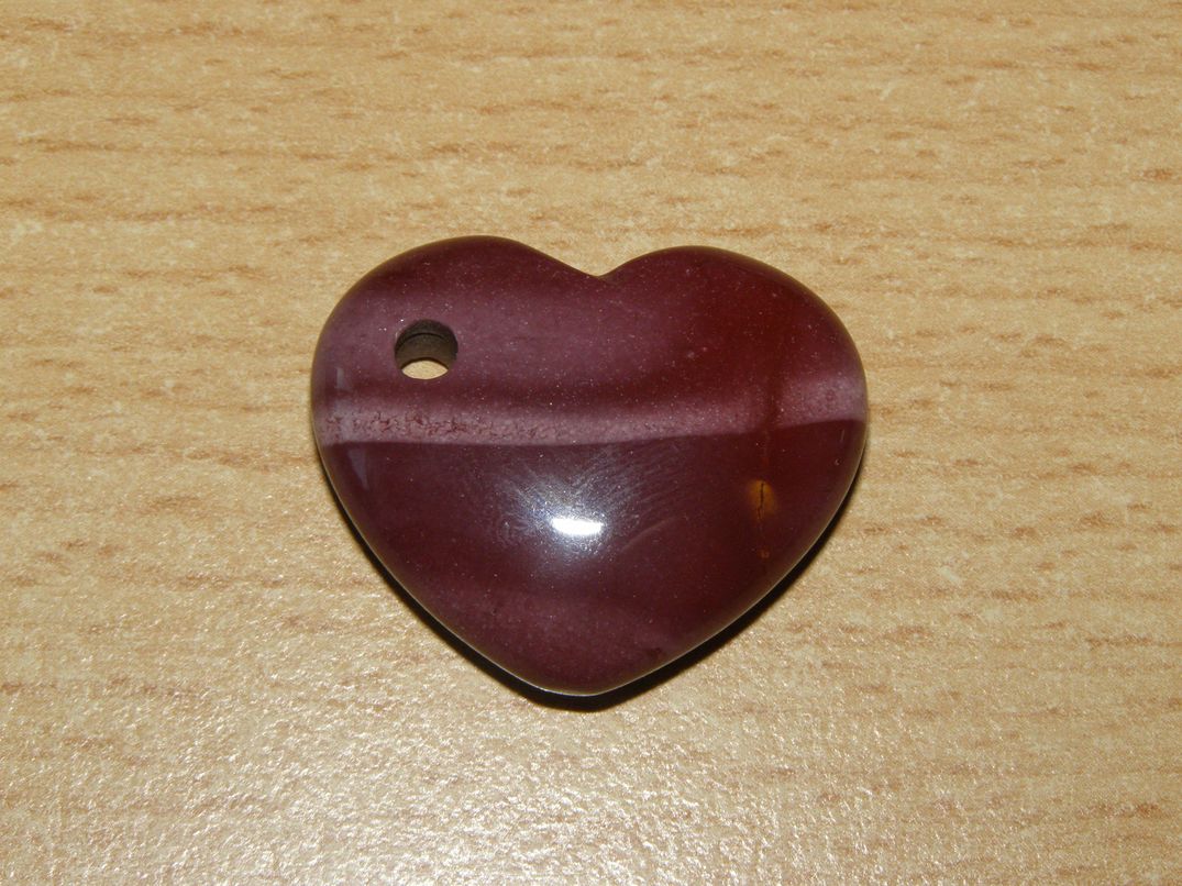 Jaspis mookait - Přívěsek - srdíčko napříč vrtané - kps17
