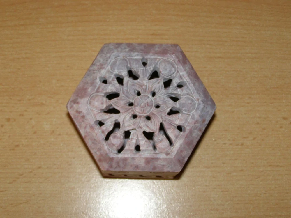 Šperkovnice vyřezávaná - mastek šestiboká s3