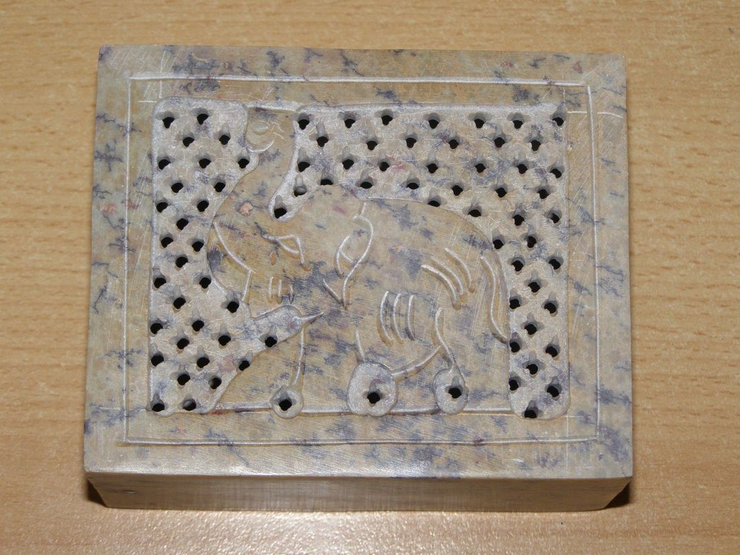 Šperkovnice vyřezávaná - mastek obdélník s12