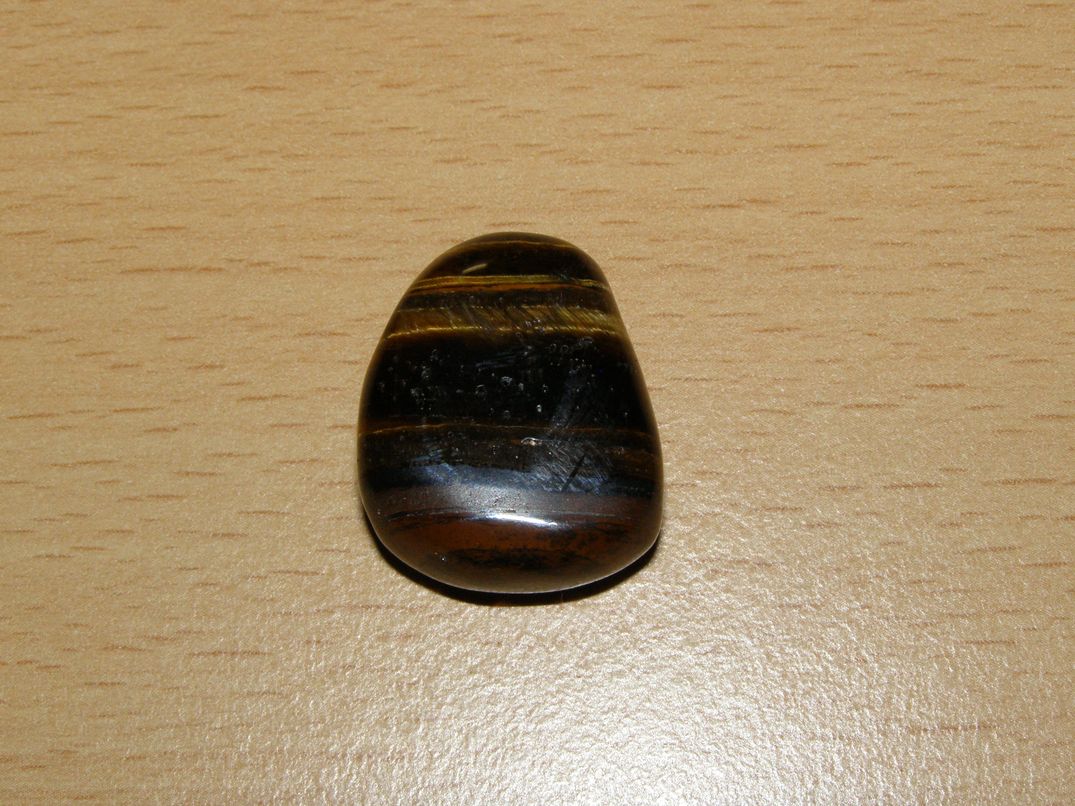 Tygří oko - Přívěsek - tromlovaný kámen vrtaný - kpt6