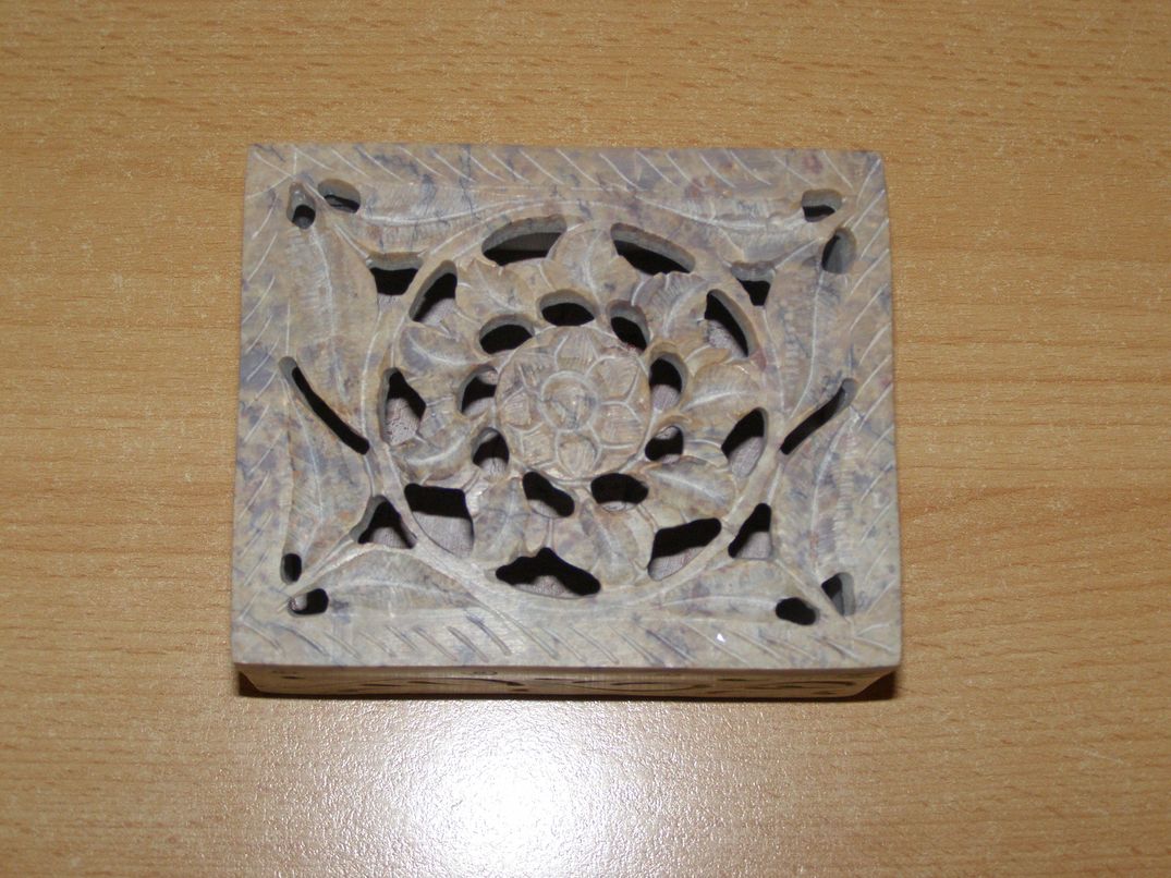 Šperkovnice vyřezávaná  - mastek obdélník s9