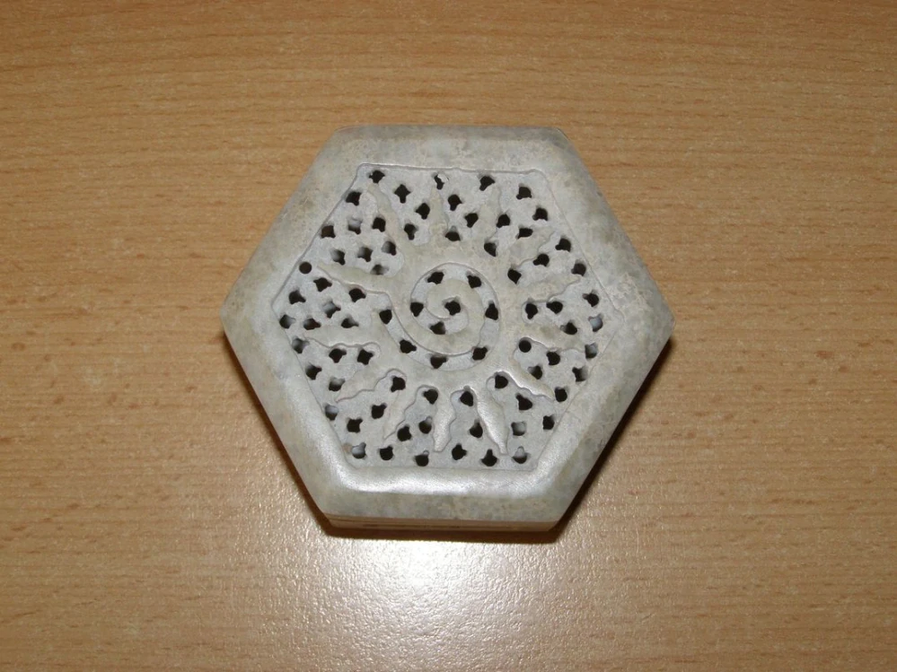 Šperkovnice vyřezávaná - mastek šestiboká s4