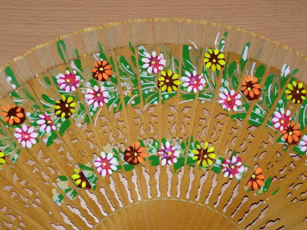 Vějíř dřevěný oboustranný - světle hnědý - v12