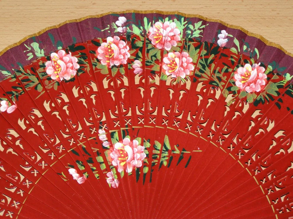 Vějíř dřevěný oboustranný - vínový - v26