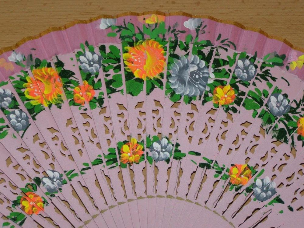 Vějíř dřevěný oboustranný - světle růžový - v32