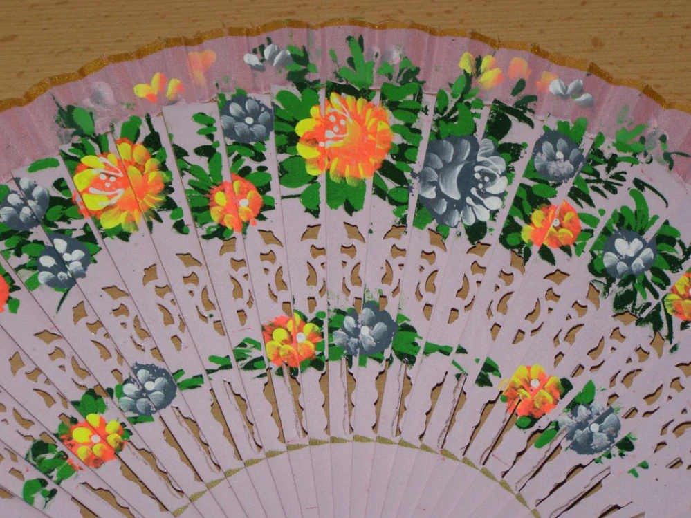 Vějíř dřevěný oboustranný - světle růžový - v33