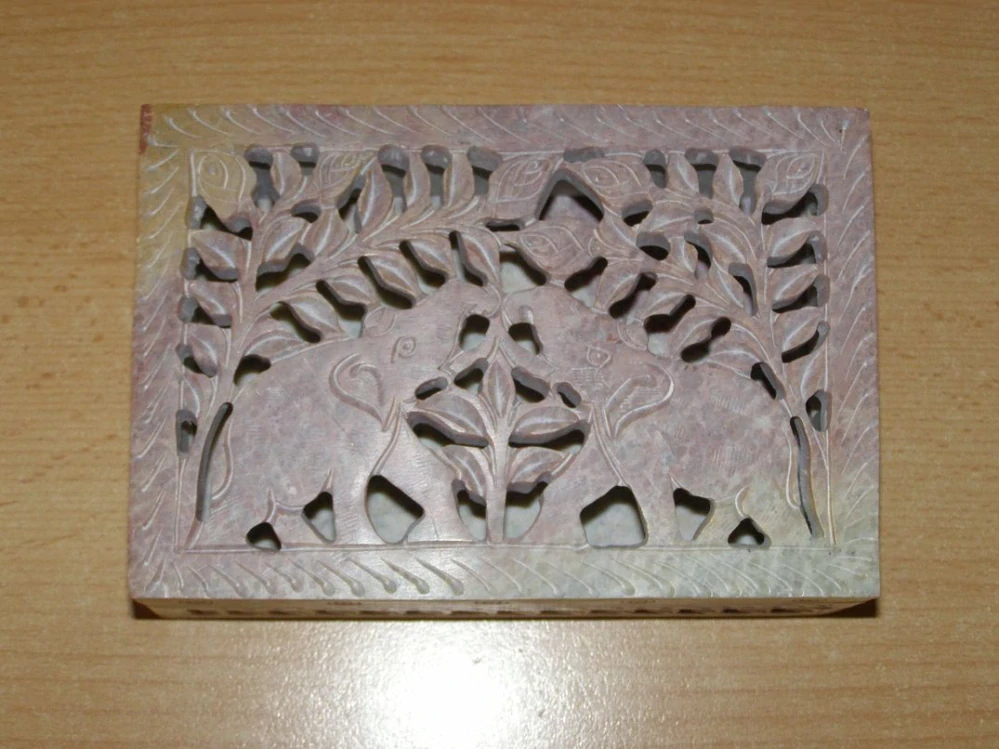 Šperkovnice vyřezávaná - mastek obdélník s42