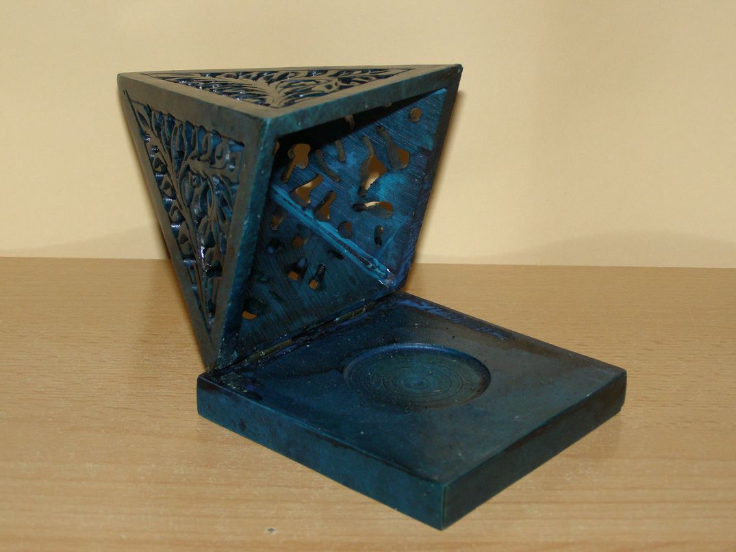 Svícen - mastek - pyramida - kvm5