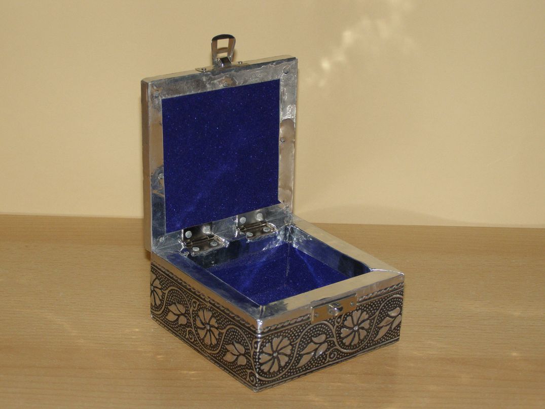 Šperkovnice - tepaný kov s24