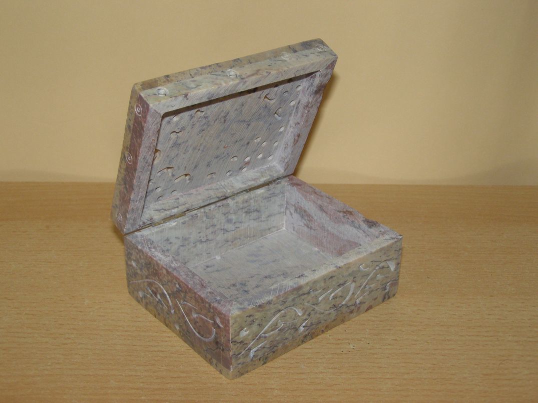 Šperkovnice vyřezávaná - mastek obdélník s5