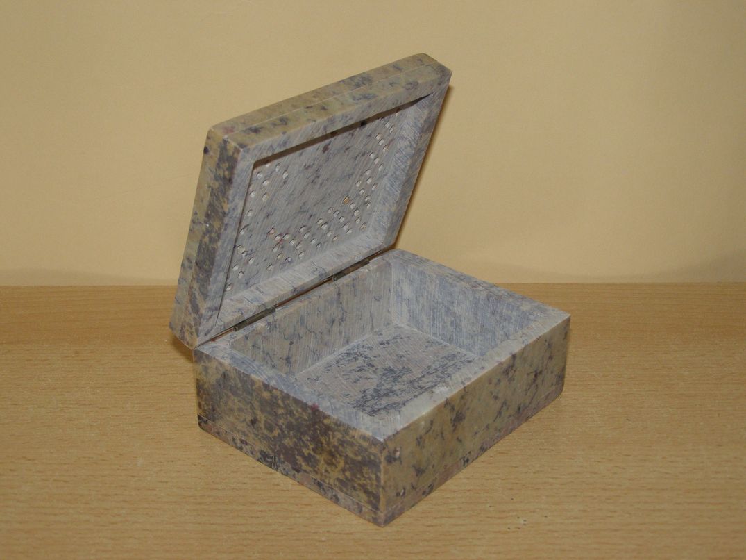 Šperkovnice vyřezávaná - mastek obdélník s12