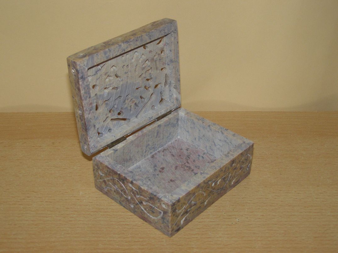 Šperkovnice vyřezávaná  - mastek obdélník s8