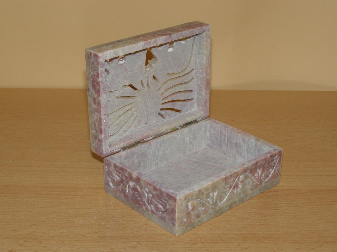 Šperkovnice vyřezávaná  - mastek obdélník s10