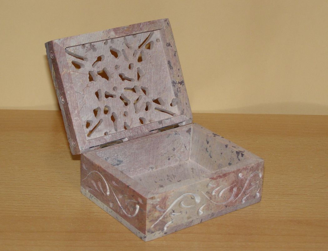 Šperkovnice vyřezávaná - mastek obdélník s26