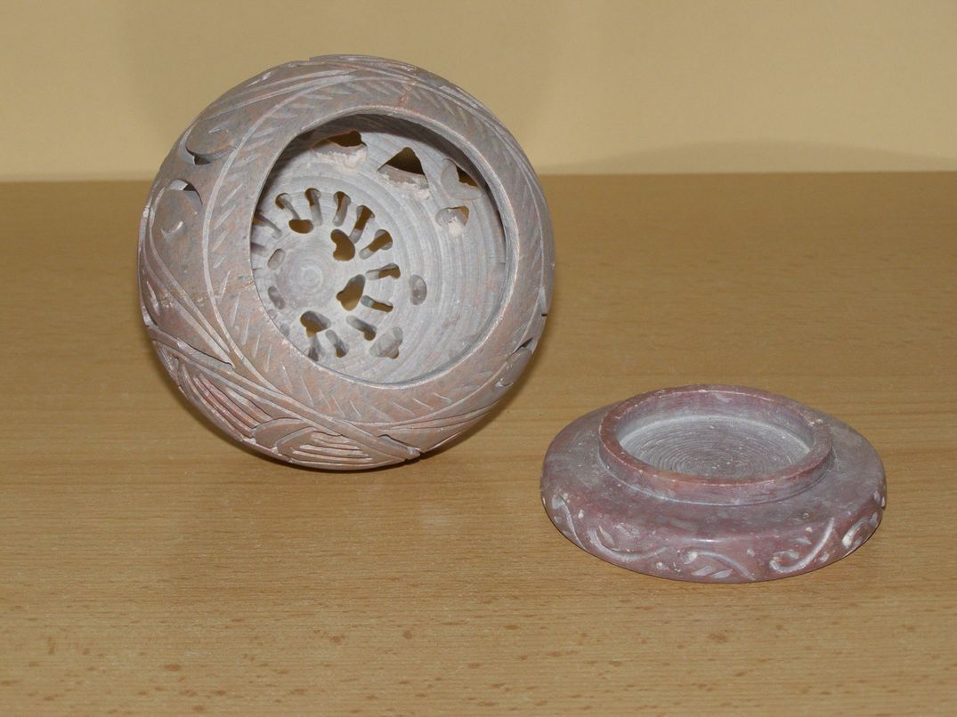 Svícen - mastek - koule - kvm13