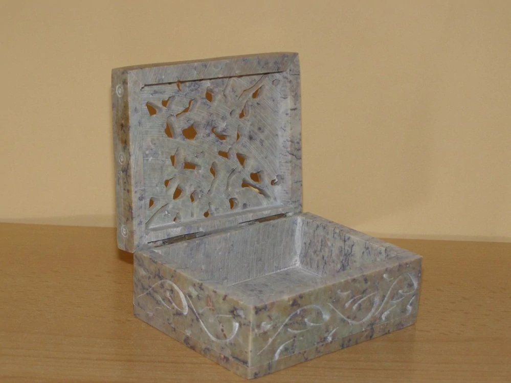 Šperkovnice vyřezávaná - mastek obdélník s19