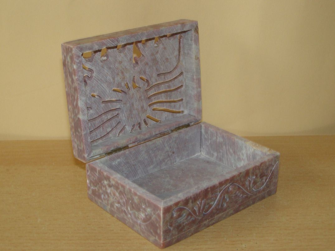 Šperkovnice vyřezávaná - mastek obdélník s29