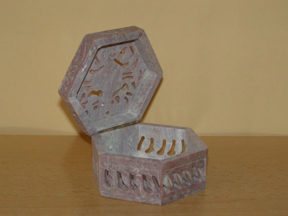 Šperkovnice vyřezávaná - mastek šestiboká s11