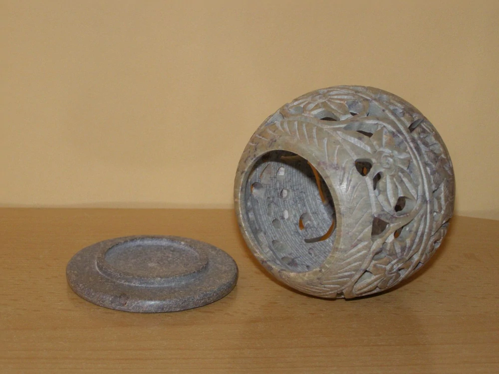 Svícen - mastek - koule kvm23