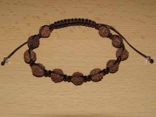 Drhaný Shamballa náramek - rudraksha - hnědá šňůrka - dn23