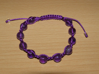 Drhaný Shamballa náramek - ametyst - fialová šňůrka - dn25