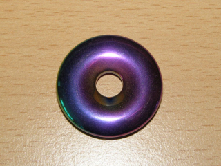 Hematit pokovený bismutem - Donut - kdm82