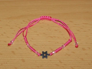 Drhaný Shamballa náramek - nerez - Kytička - tmavě růžová šňůrka - dnn13