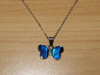 Paua mušle - přívěsek s řetízkem - motýlek 18x11 mm - kpmp19